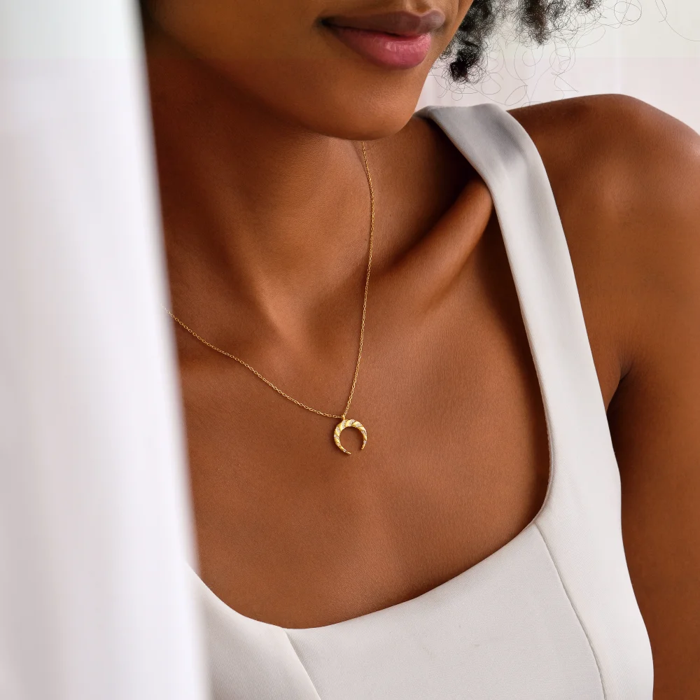 925 Ayar Gümüş Zarif Taşlı Yarım Ay Kolye