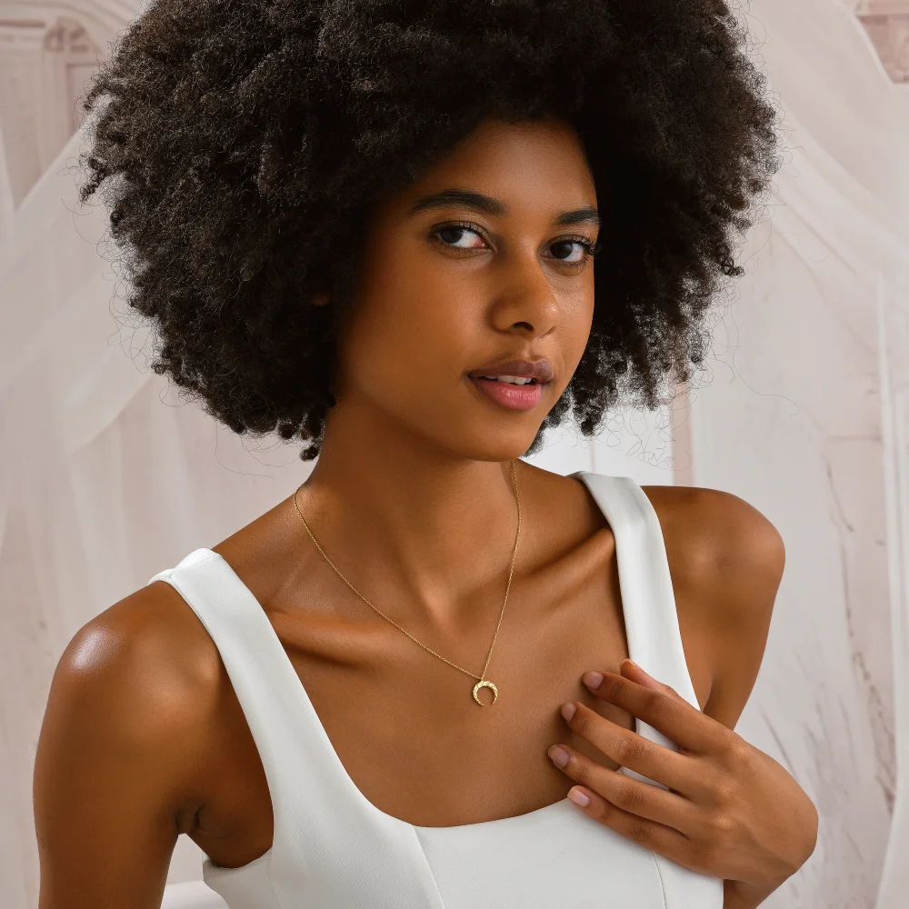 925 Ayar Gümüş Zarif Taşlı Yarım Ay Kolye