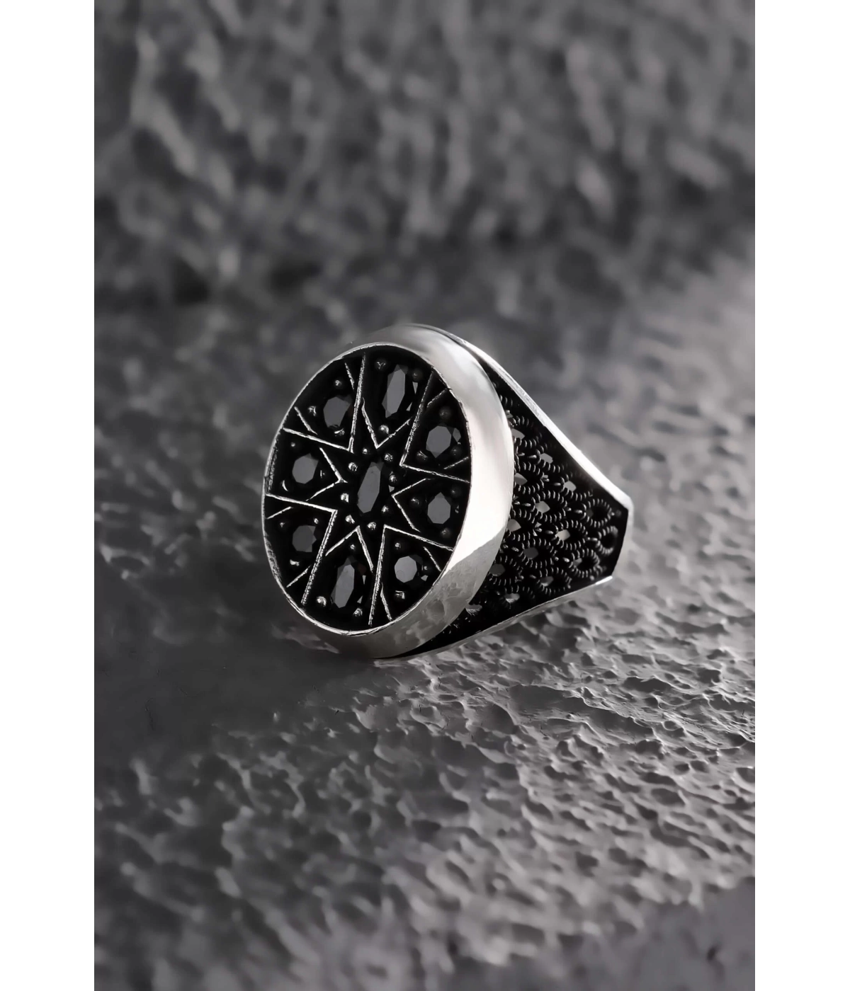 925 Ayar Gümüş Oval Siyah Zirkon Taşlı Telkarş Model Erkek Yüzük