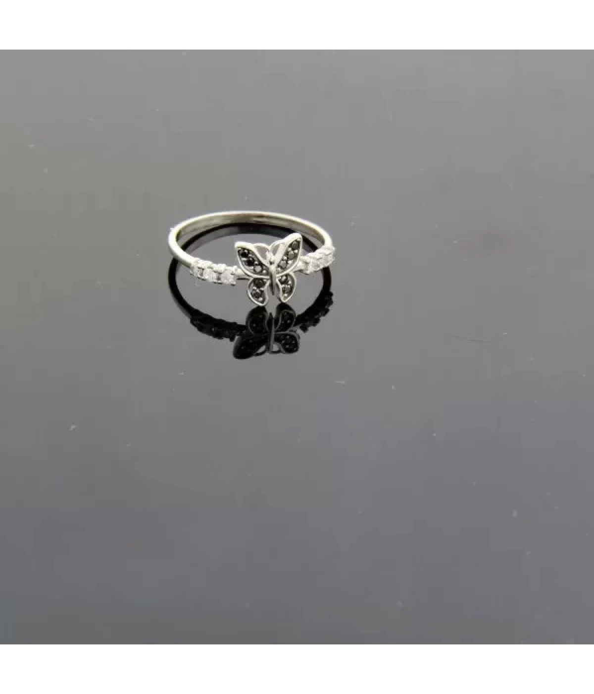 925 Ayar Gümüş Kelebek Motifli Taşlı Kadın Yüzük - Silver