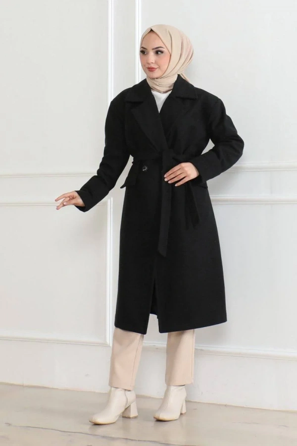 Kadın Kaşe Kaban – Uzun Boy Kruvaze Yaka, Kuşaklı Tesettür Kışlık Kaban, Astarlı Şık Yünlü Dokuma Oversize Rahat Kalıp, Cepli Modern Kaşe Mont Modeli - Siyah