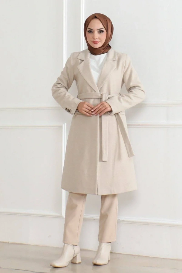 Kadın Kaşe Kaban – Uzun Boy Kruvaze Yaka, Kuşaklı Tesettür Kışlık Kaban, Astarlı Şık Yünlü Dokuma Oversize Rahat Kalıp, Cepli Modern Kaşe Mont Modeli - Bej