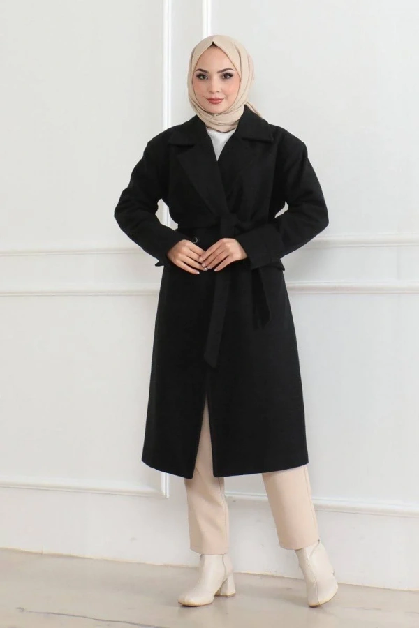 Kadın Kaşe Kaban – Uzun Boy Kruvaze Yaka, Kuşaklı Tesettür Kışlık Kaban, Astarlı Şık Yünlü Dokuma Oversize Rahat Kalıp, Cepli Modern Kaşe Mont Modeli - Siyah