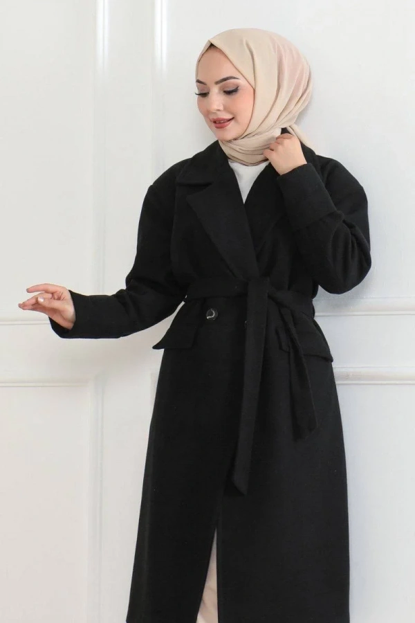 Kadın Kaşe Kaban – Uzun Boy Kruvaze Yaka, Kuşaklı Tesettür Kışlık Kaban, Astarlı Şık Yünlü Dokuma Oversize Rahat Kalıp, Cepli Modern Kaşe Mont Modeli - Siyah