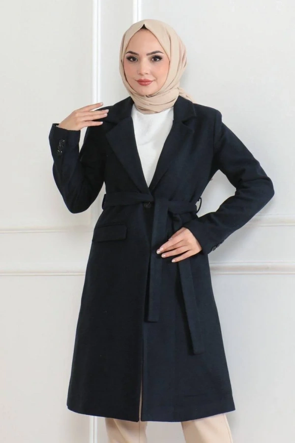 Kadın Kaşe Kaban – Uzun Boy Kruvaze Yaka, Kuşaklı Tesettür Kışlık Kaban, Astarlı Şık Yünlü Dokuma Oversize Rahat Kalıp, Cepli Modern Kaşe Mont Modeli - Lacivert