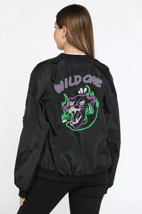 Kadın Wild One Baskılı Bomber Mont – Siyah Renk, Oversize Rahat Kalıp, Fermuarlı, Cepli, Günlük Şık Kapitone Mont - Siyah
