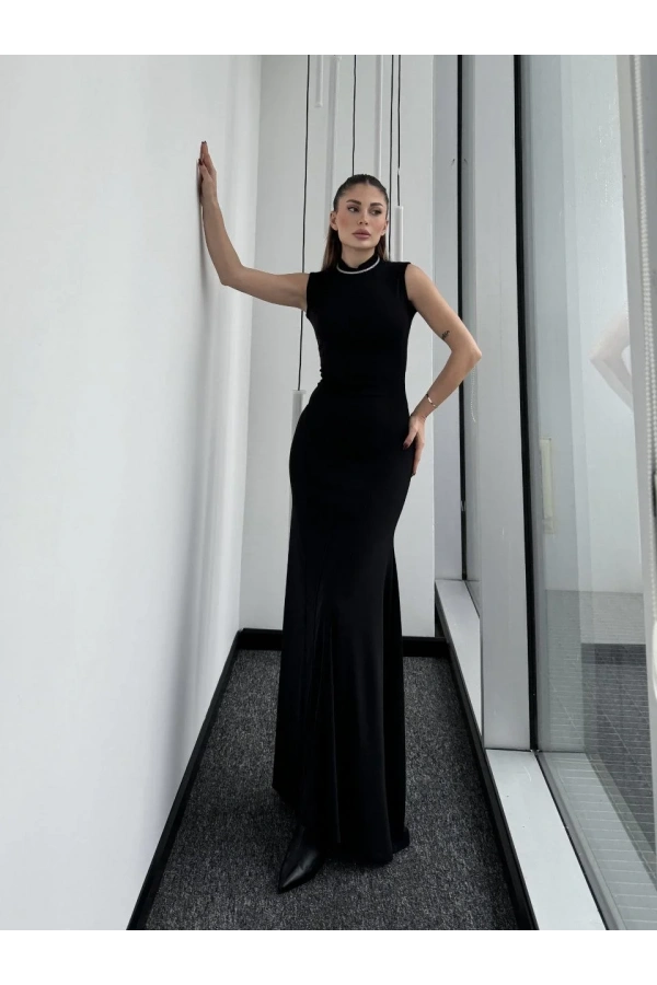 Kolsuz Yarım Bogazlı Uzun Elbise- Siyah