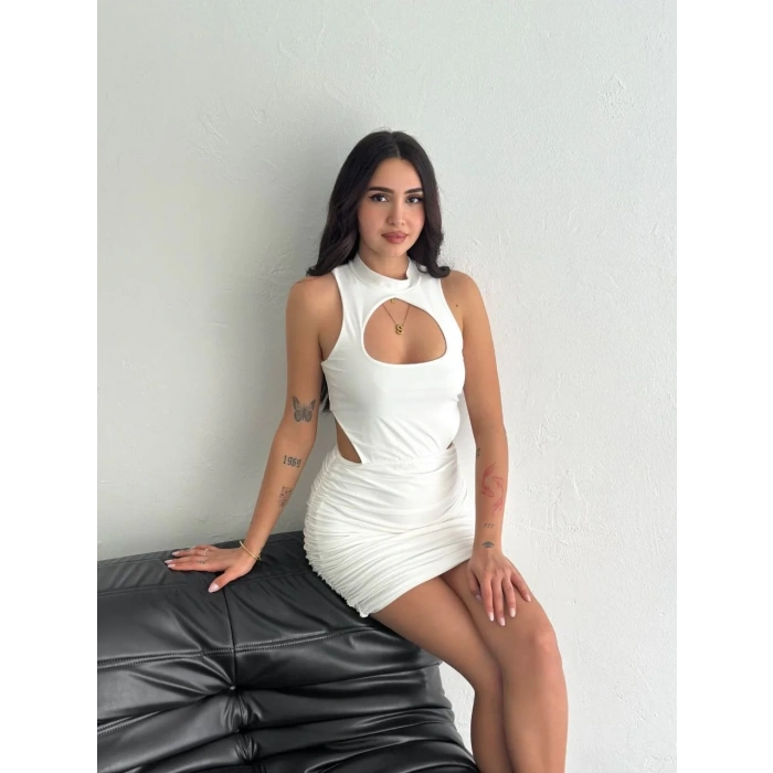 Göğüs ve Yanlar dekolteli Kolsuz Boy Elbise - Beyaz