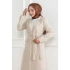 Kadın Kaşe Kaban – Uzun Boy Kruvaze Yaka, Kuşaklı Tesettür Kışlık Kaban, Astarlı Şık Yünlü Dokuma Oversize Rahat Kalıp, Cepli Modern Kaşe Mont Modeli - Bej