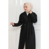 Kadın Kaşe Kaban – Uzun Boy Kruvaze Yaka, Kuşaklı Tesettür Kışlık Kaban, Astarlı Şık Yünlü Dokuma Oversize Rahat Kalıp, Cepli Modern Kaşe Mont Modeli - Siyah
