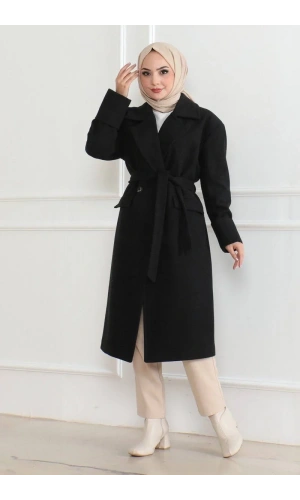 Kadın Kaşe Kaban – Uzun Boy Kruvaze Yaka, Kuşaklı Tesettür Kışlık Kaban, Astarlı Şık Yünlü Dokuma Oversize Rahat Kalıp, Cepli Modern Kaşe Mont Modeli - Siyah