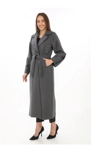 Kadın Uzun Kaşe Kaban – Yünlü Dokuma Kaşmir Kumaş, Kruvaze Yaka, Kuşaklı Astarlı Tesettür Uyumlu Şık Kışlık Siyah Model - Füme