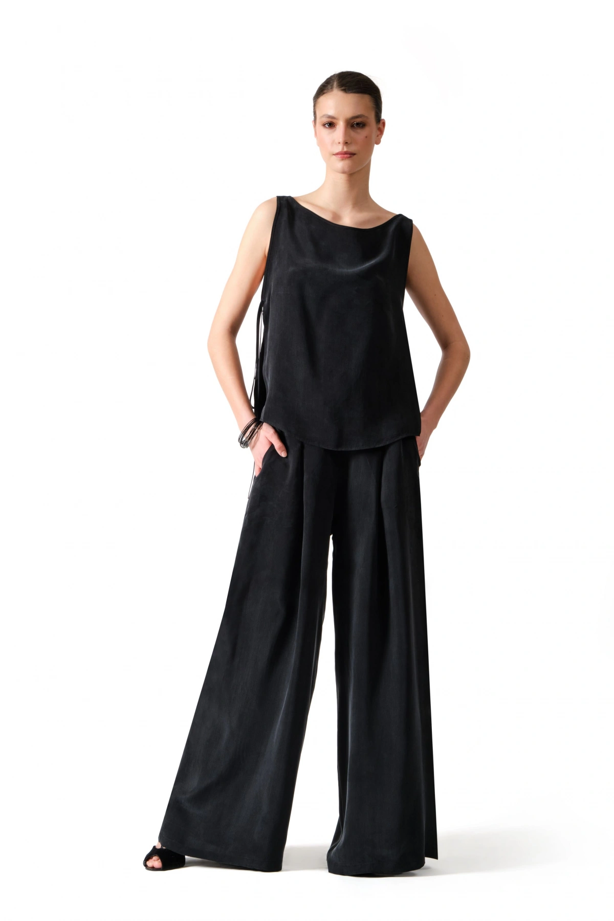 MEGGIE BLACK CL-5