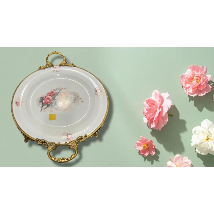 Limoge Çiçek Desenli Altın Kulplu Porselen Sunum Tabağı – 40×31 cm (Ayaklı)