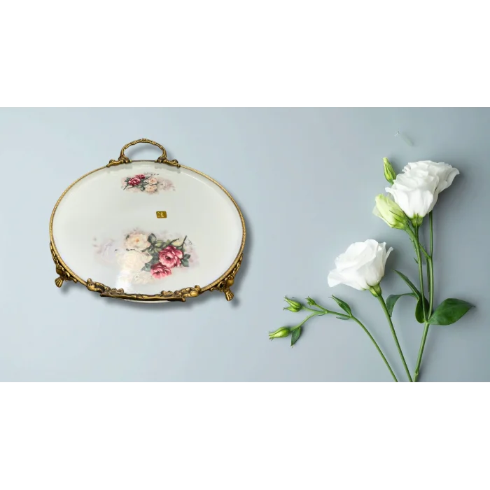 Limoge Çiçek Desenli Altın Kulplu Porselen Sunum Tabağı – 45×38 cm (Ayaklı, Oval/Yuvarlak)