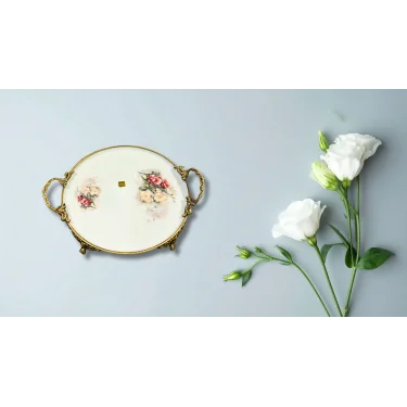 Limoge Çiçek Desenli Altın Kulplu Porselen Sunum Tabağı – 45×38 cm (Ayaklı, Oval/Yuvarlak)