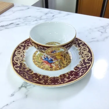 12 Parça Bawaria Porselen Kase ve Tabak Takımı – Bordo & Altın Klasik Figürlü