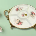 Limoge Çiçek Desenli Bölmeli Porselen Servis Tabağı – 39×32 cm (Altın Kulplu, Ayaklı, 4 Bölme + Sos Haznesi)