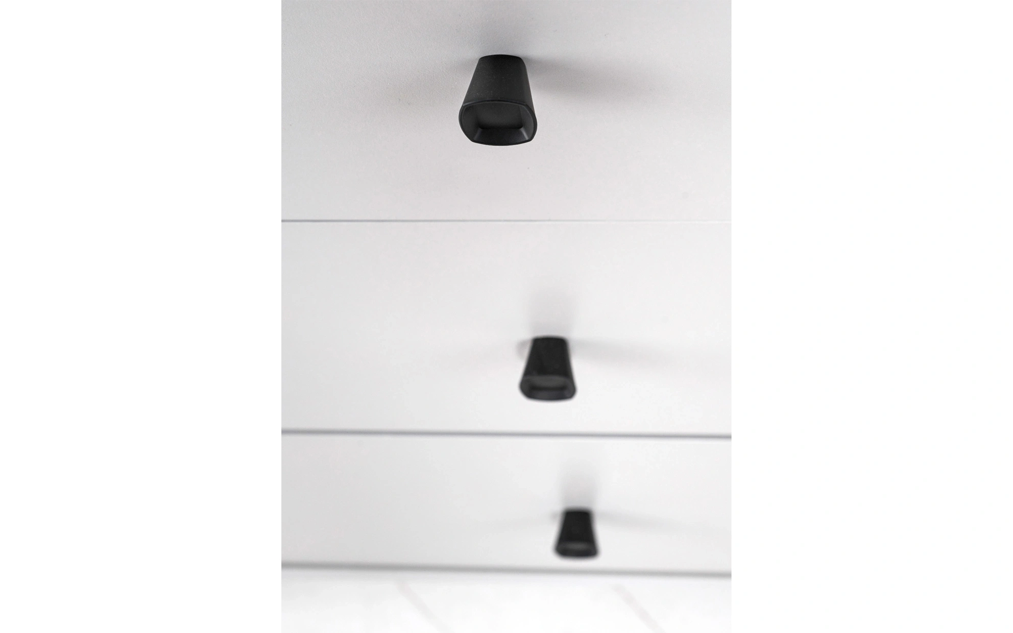 Arlen Gray Chest of Drawers