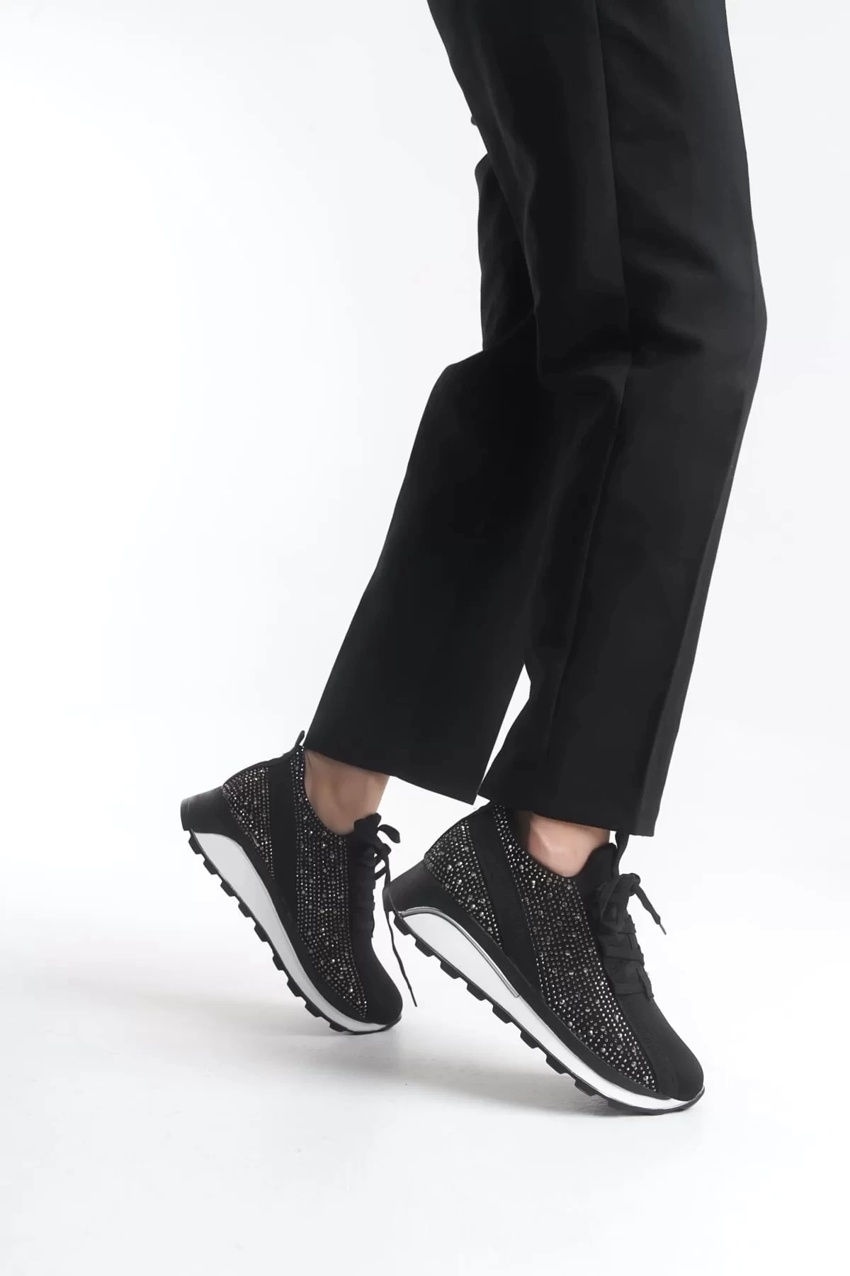 ALYA Bağcıklı Ortopedik Taban Taşlı Kadın Sneaker Spor Ayakkabı BT - Siyah