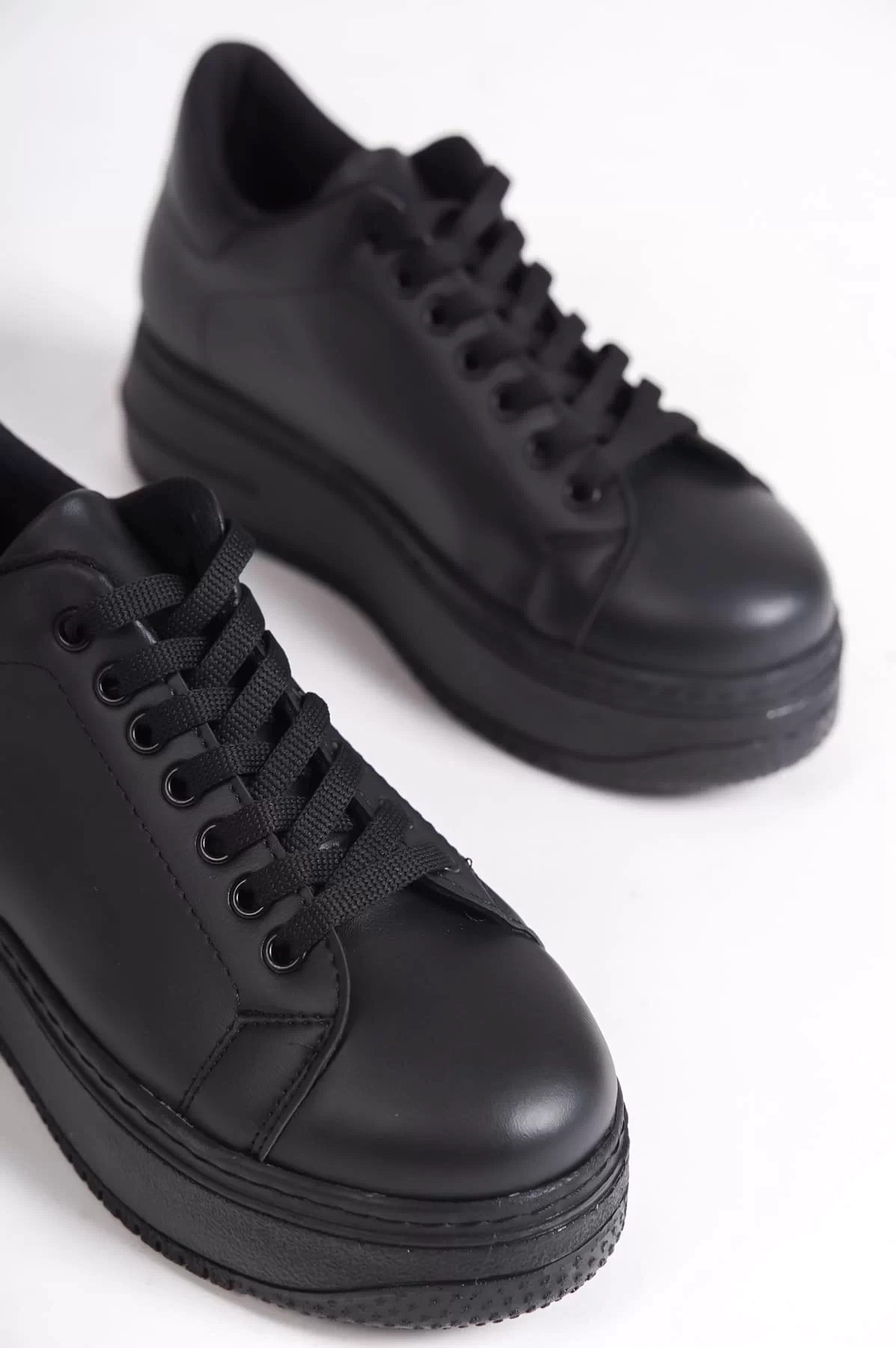 BIANA Bağcıklı Ortopedik Taban Kadın Sneaker Spor Ayakkabı ST - Siyah