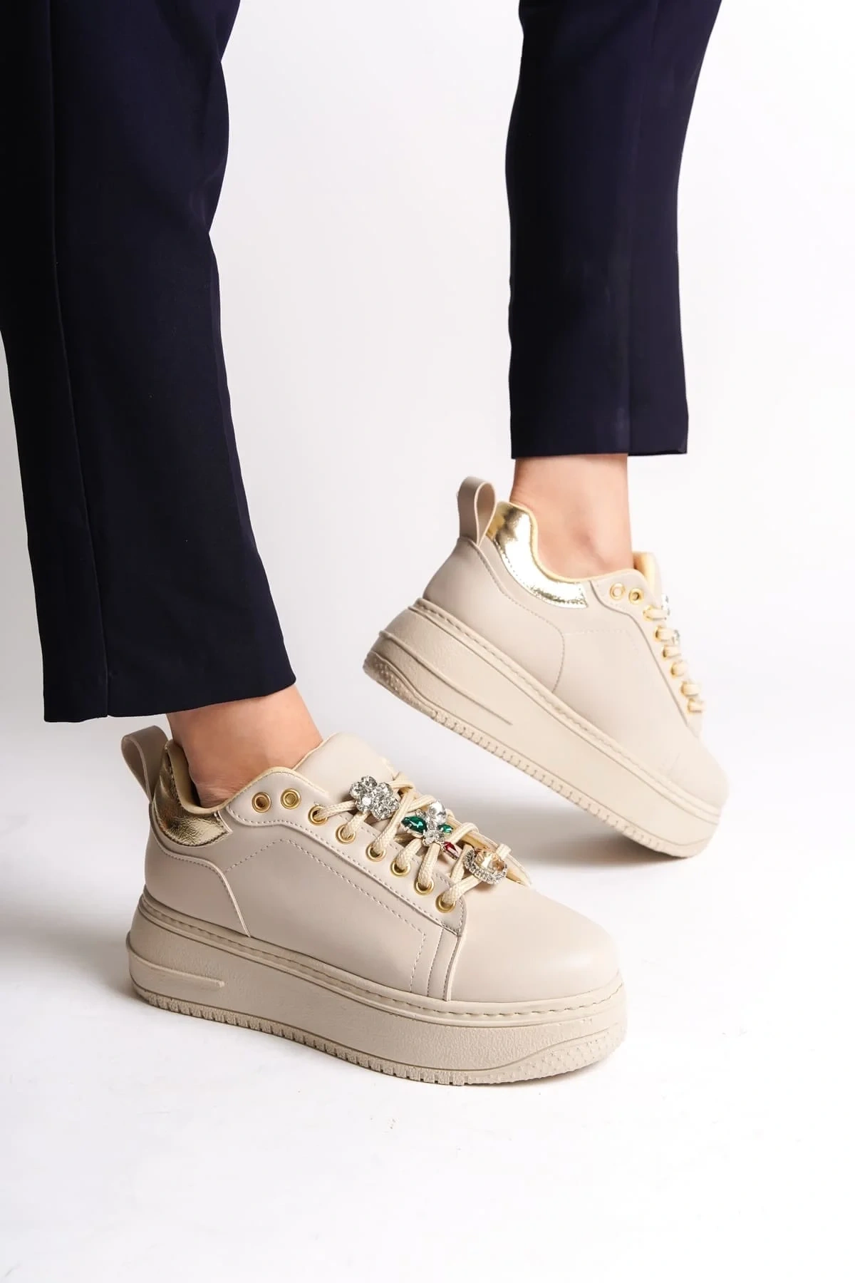BRIANNA Bağcıklı Ortopedik Taban Renkli Taş Dekorlu Kadın Sneaker Spor Ayakkabı  CKT - Krem/Altın