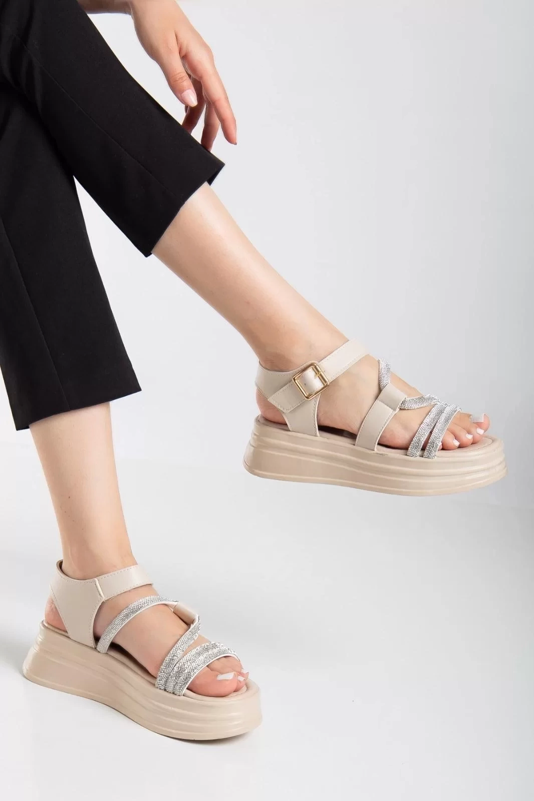 Lenda Bej Cilt Kemerli Sandalet