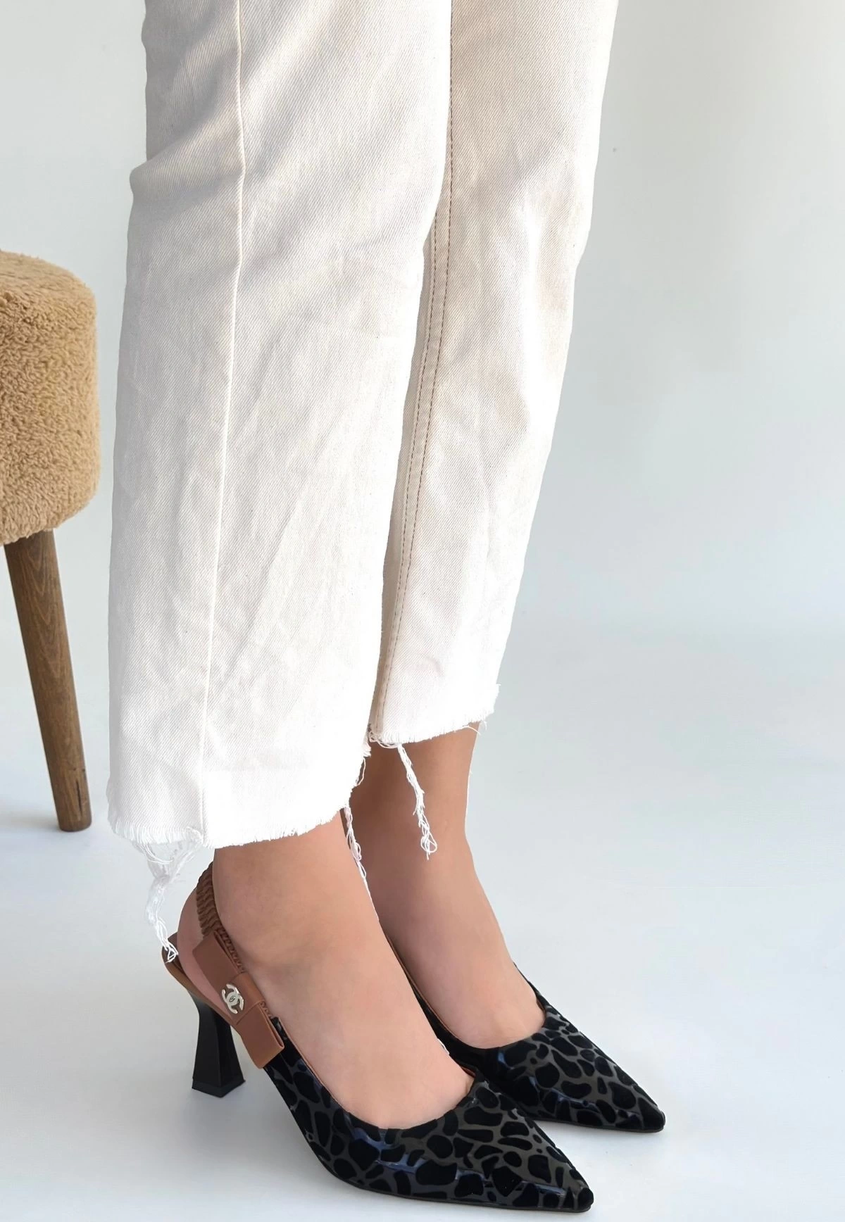 Toran Siyah Rugan Siyah Süet Detaylı Topuklu Ayakkabı