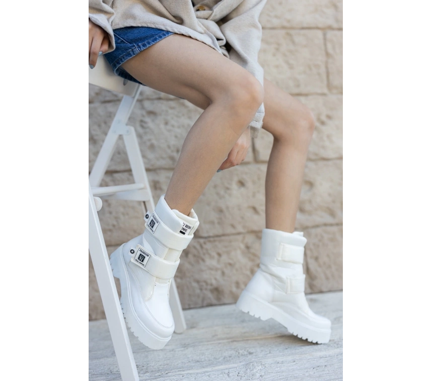 Miah Beyaz Rugan Kar Bot