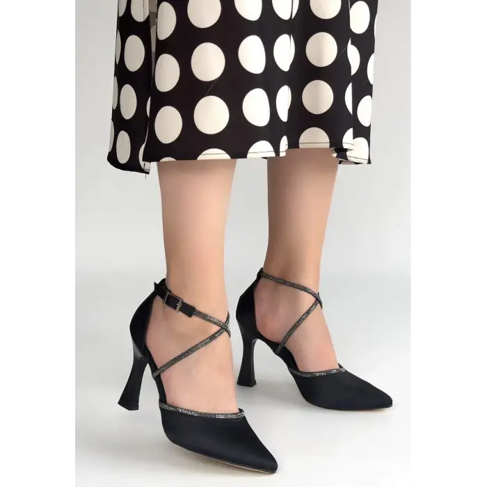 Kanji Siyah Saten Topuklu Ayakkabı