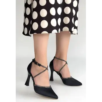 Kanji Siyah Saten Topuklu Ayakkabı