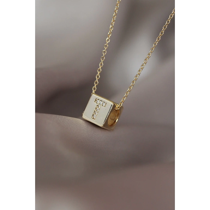 Gold Renkli Küp Model Zirkon Taşlı T Harfli Kolye