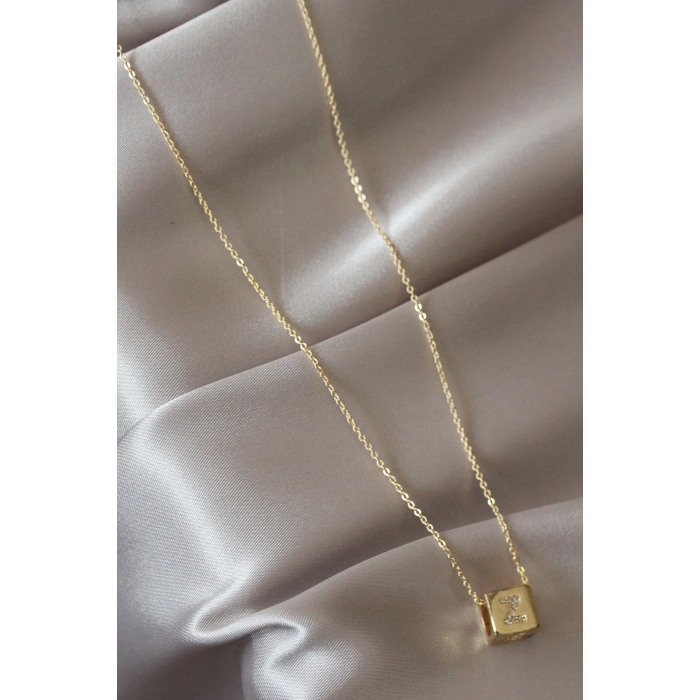 Gold Renkli Küp Model Zirkon Taşlı Z Harfli Kolye