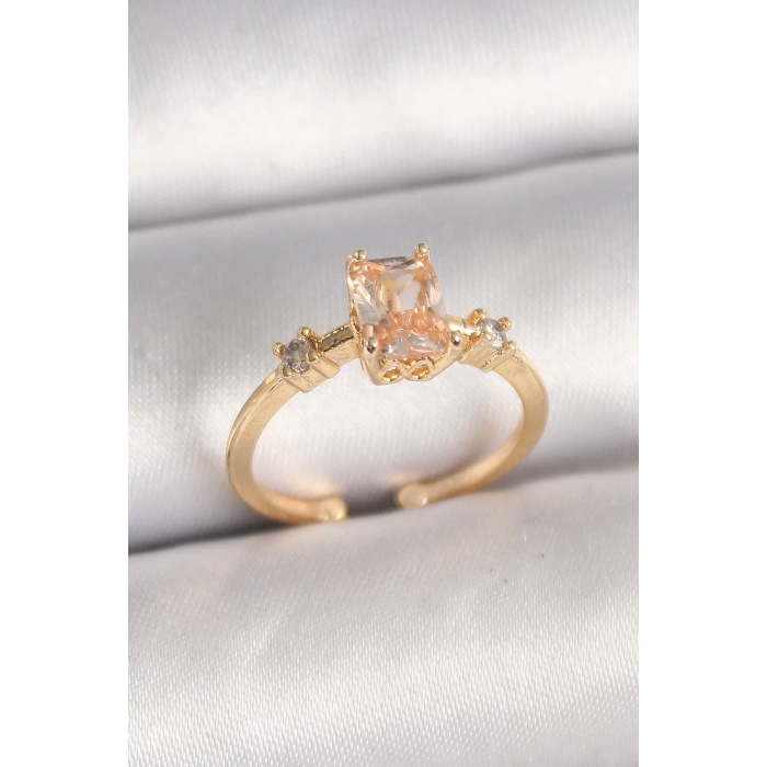Pirinç Gold Renk Kare Zirkon Taş Model Kadın Yüzük