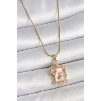 316L Çelik Gold Renk Zincir Pembe Mineli Çiçek İşlemeli Zirkon Taşlı Kelebek Detay Portre Model Kadın Kolye