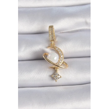 Pirinç Gold Renk Zirkon Taş Detaylı Hilal Model Sallantı İncili Ajda Charm