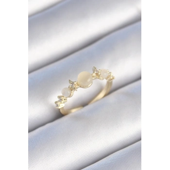 Pirinç Gold Renk Zirkon Taşlı Yıldız Detay Beyaz Mineli Kadın Yüzük