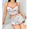 Sana Ne Lazımdı Pamuklu Beyaz Üstüne Kırmızı Gül Desen Fitilli Askılı Şortlu Pijama Takımı