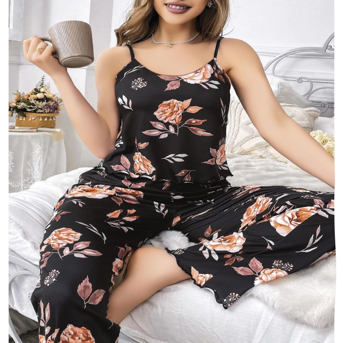 Sana Ne Lazımdı Büyük Beden Siyah Üstüne Çiçek Desenli İnce Askılı 2li Pijama Takımı