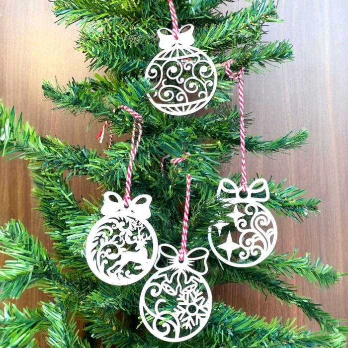 10 Parça Kırmızı Beyaz İpli Fiyonk Model Ahşap Yılbaşı Ağaç Süsü (5124)