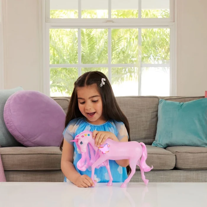 JCP78 Barbienin Işıltılı Tek Boynuzlu Atı