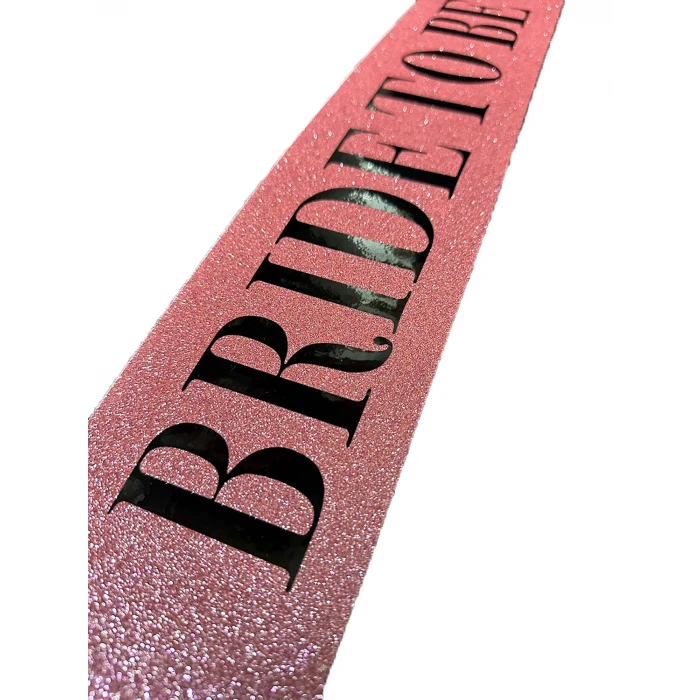 Pembe Üzeri Siyah Büyük Bride To Be Yazılı Simli Işıltılı Kuşak Kemer 10 cm Genişlik (5124)