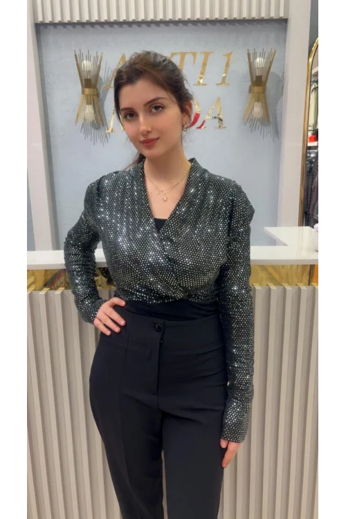 Artı 1 Çıtçıtlı Bluz