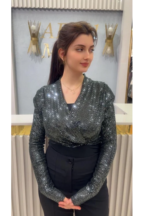 Artı 1 Çıtçıtlı Bluz