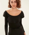 Kadın Siyah Volanlı Carmen Yaka Çıtçıtlı Örme Bluz