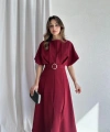 KEMER DETAYLI MİDİ ELBİSE BORDO RENK ELBİSE