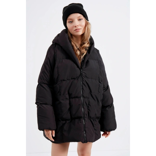 Kadın Siyah Şişme Yarasa Mont