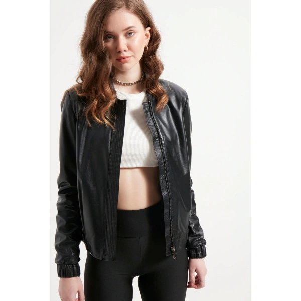 Kadın Siyah Büzgülü Hakiki Deri Ceket