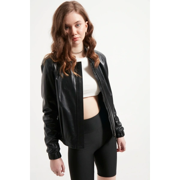 Kadın Siyah Büzgülü Hakiki Deri Ceket