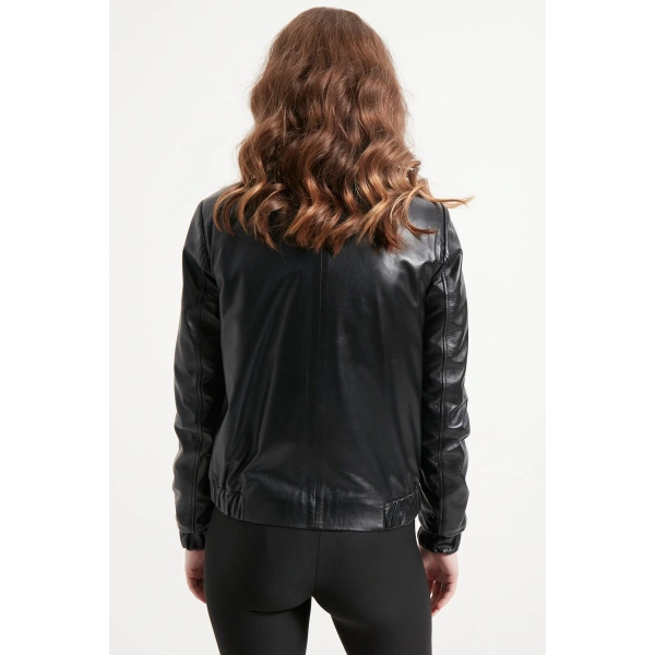 Kadın Siyah Büzgülü Hakiki Deri Ceket